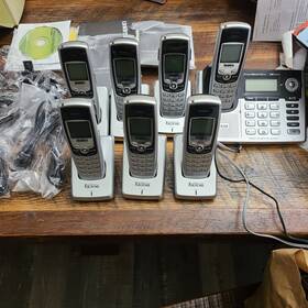Uniden Tcx400 5.8 Ghz Digital Signal Caller Id/call Waiting Compatible Set Of 7 Clean