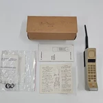 Motorola Cellular FSLN2110A 2G Bar Phone Beige Gray With Accessories. Fixed Price $120.00.